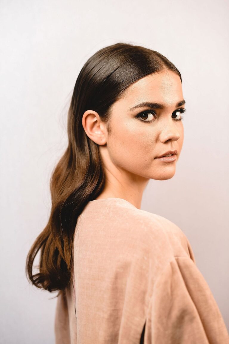 Maia Mitchell con 23-24 años