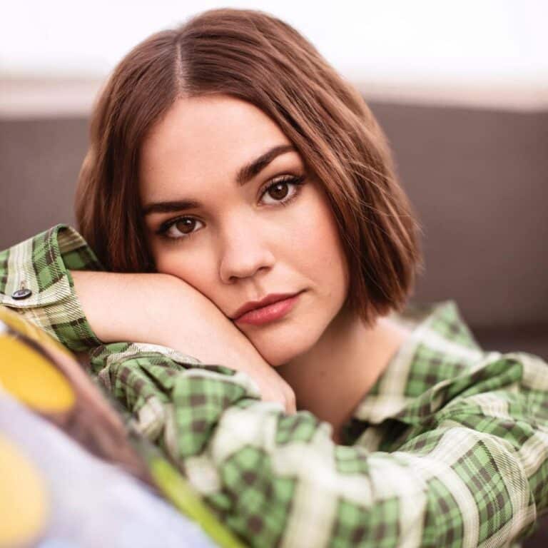 Maia Mitchell con 25-26 años
