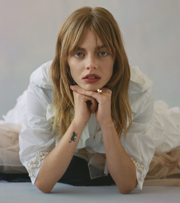 Samara Weaving con 28-29 años