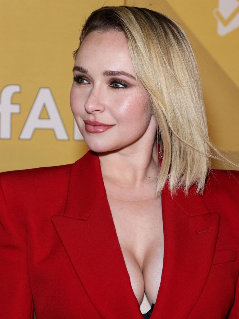 Hayden Panettiere con 32-33 años