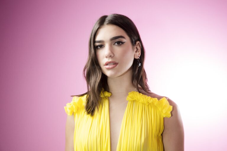 Dua Lipa con 23-24 años