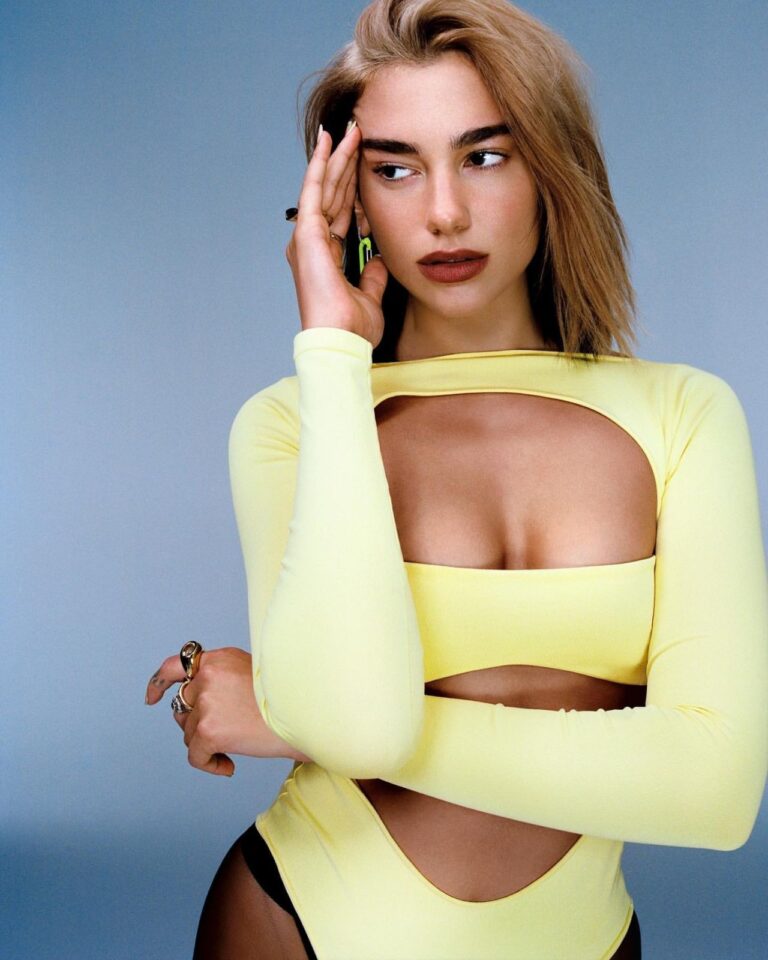 Dua Lipa con 26-27 años