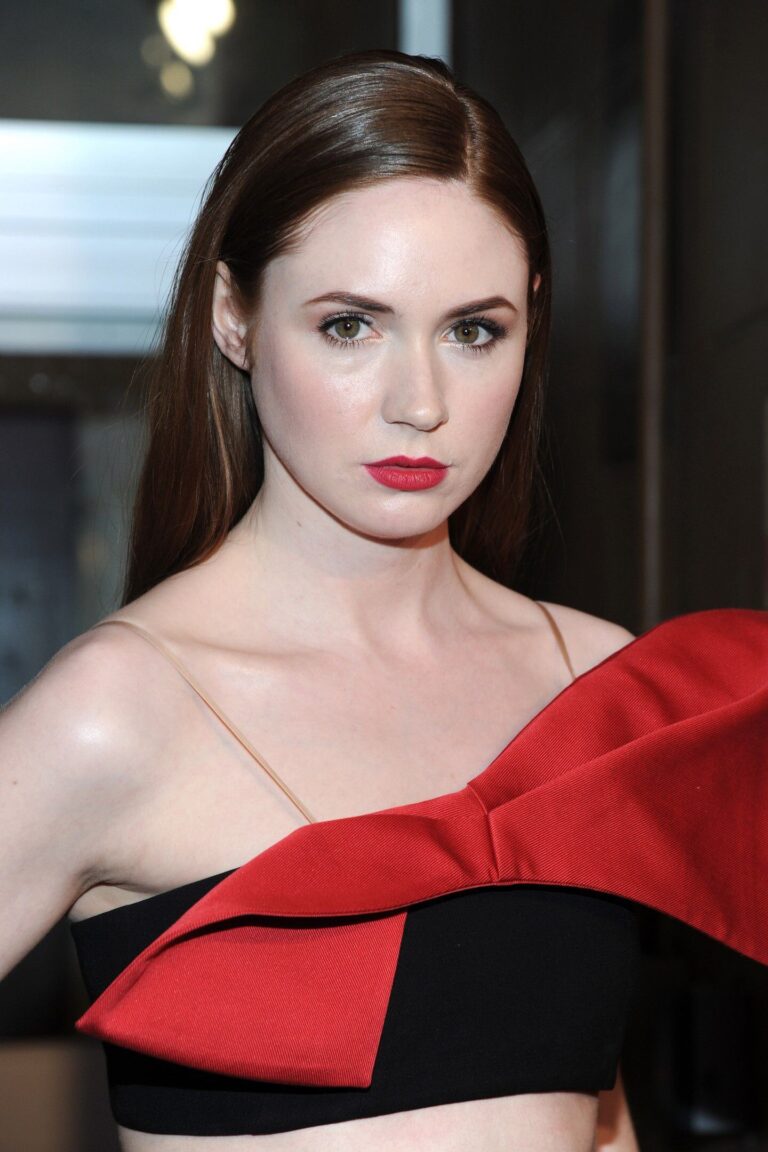 Karen Gillan con 29-30 años
