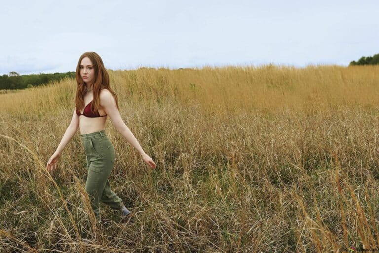 Karen Gillan con 34-35 años