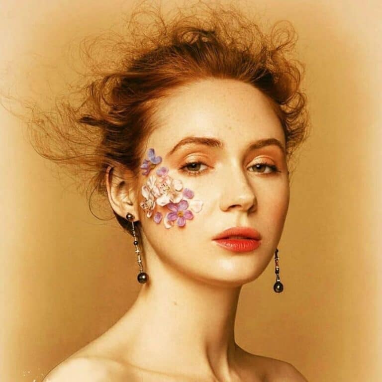 Karen Gillan con 32-33 años