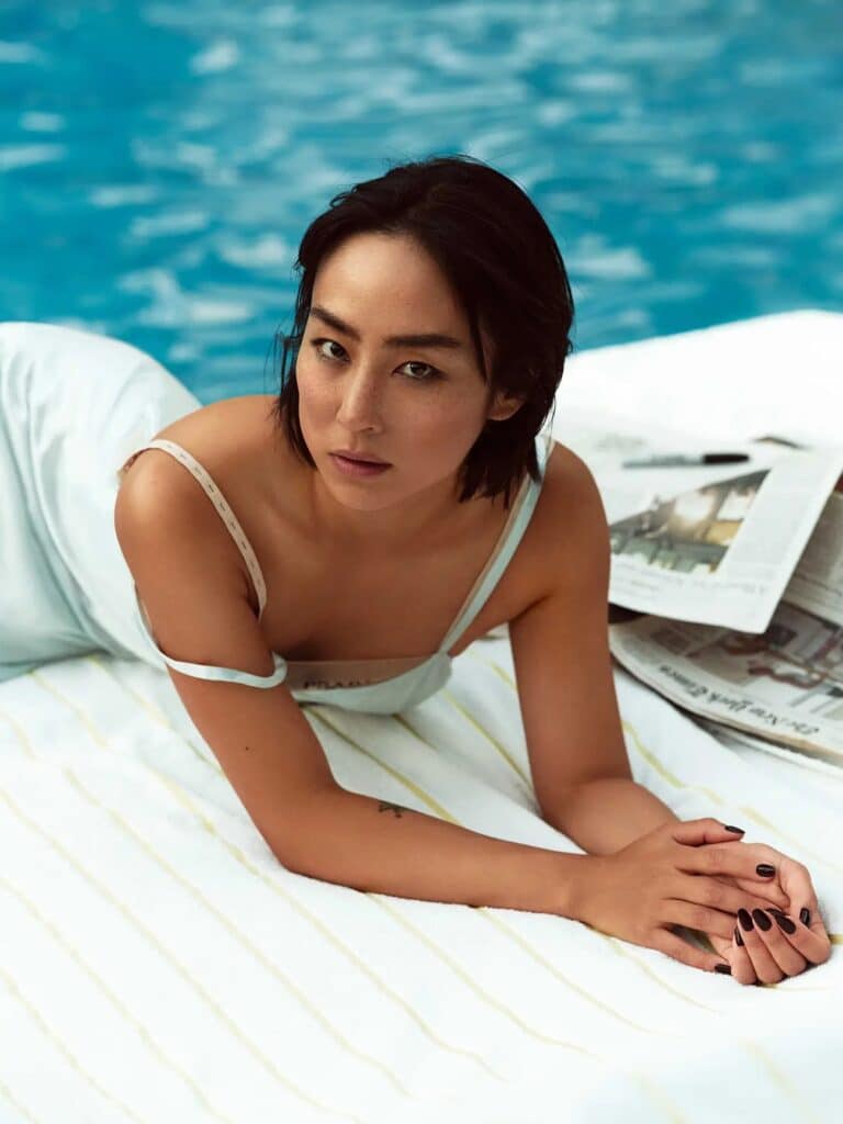 Greta Lee con 39-40 años