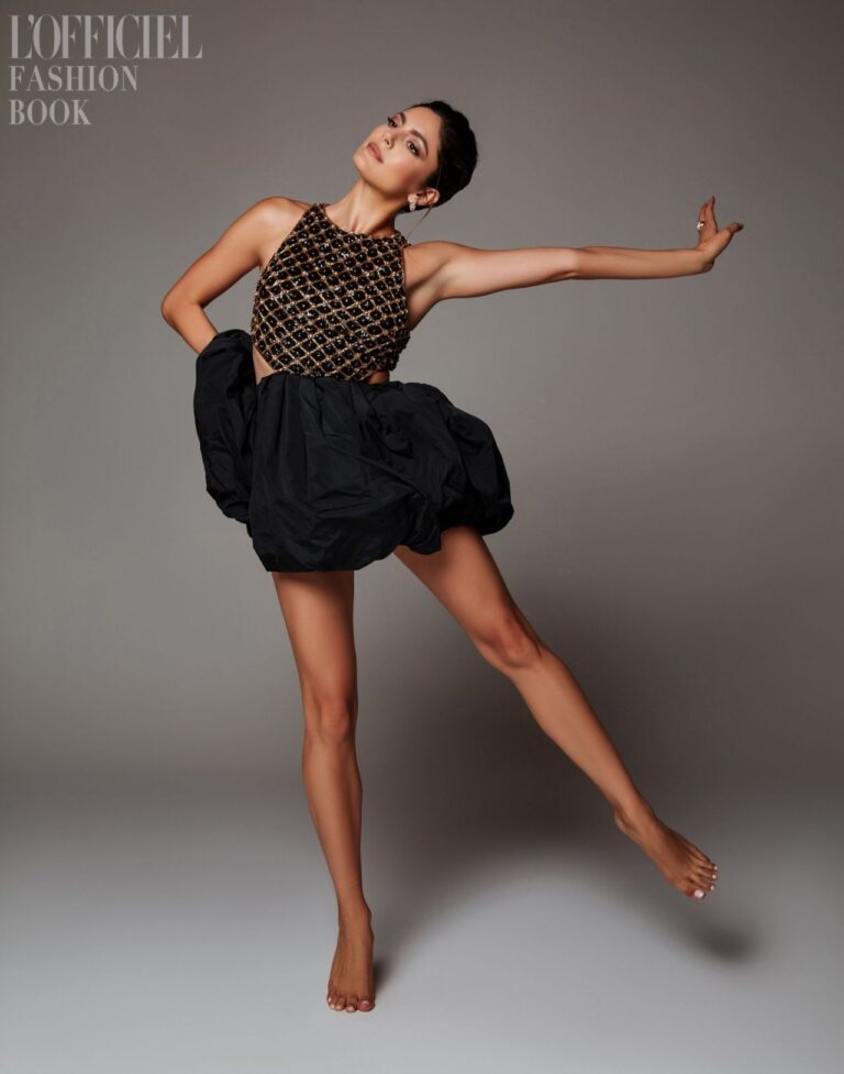 Monica Barbaro con 32-33 años