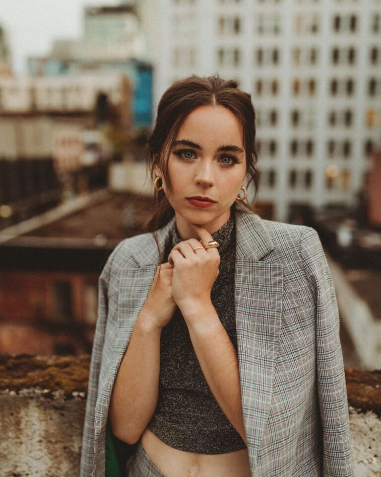 Sarah Desjardins con 26-27 años