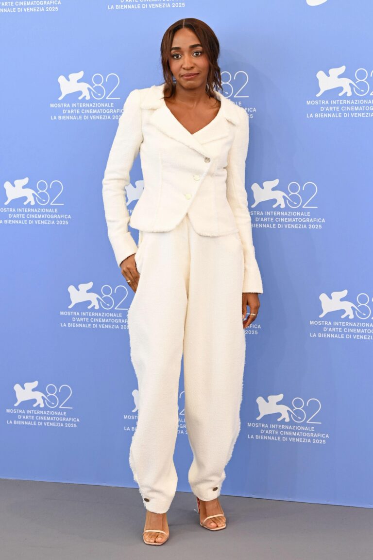 Ayo Edebiri con 29-30 años