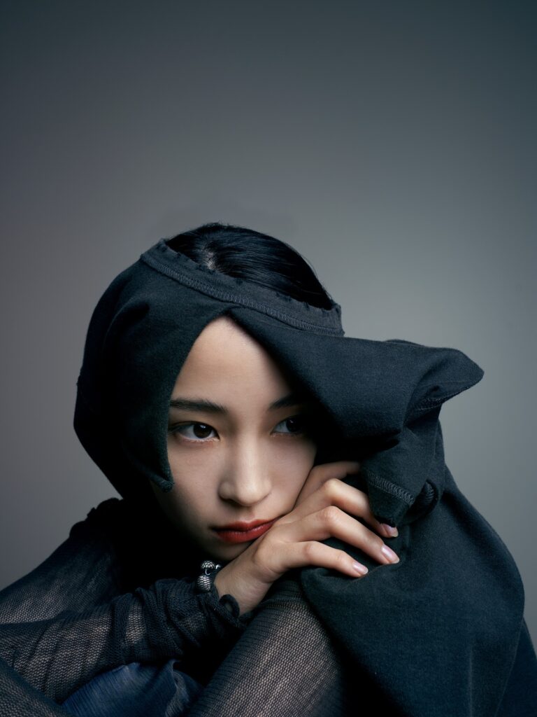 Suzu Hirose-70019