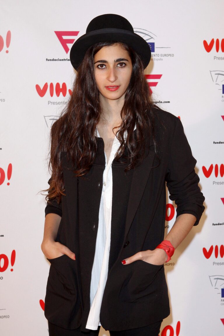 Alba Flores-70279