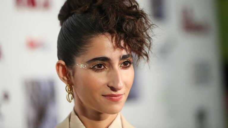Alba Flores-70283