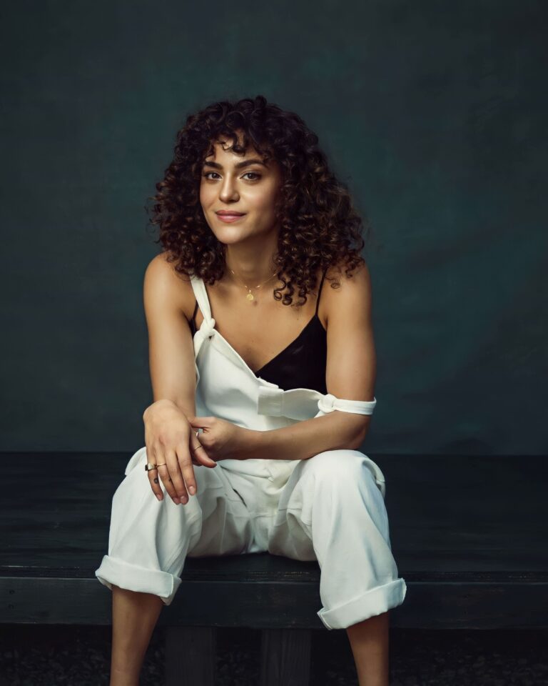 May Calamawy con 35-36 años