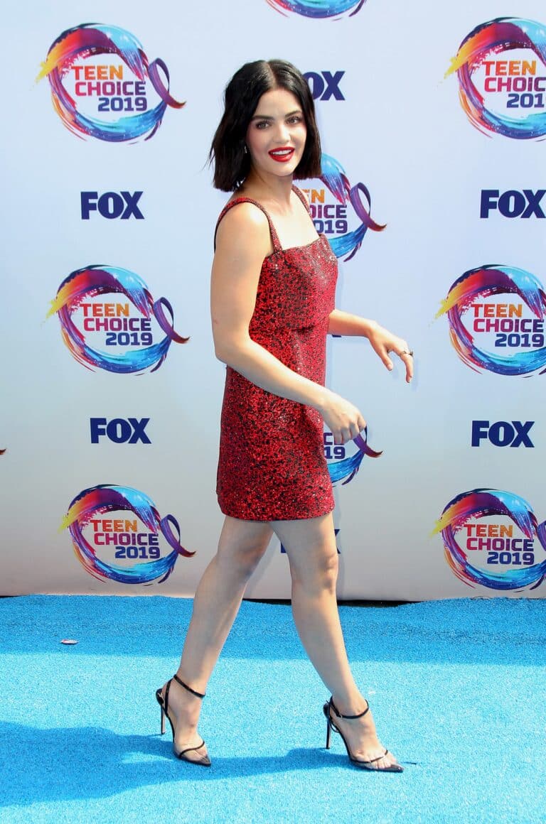 Lucy Hale con 29-30 años