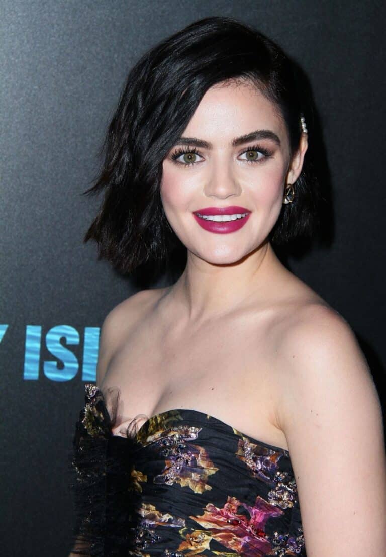 Lucy Hale con 30-31 años