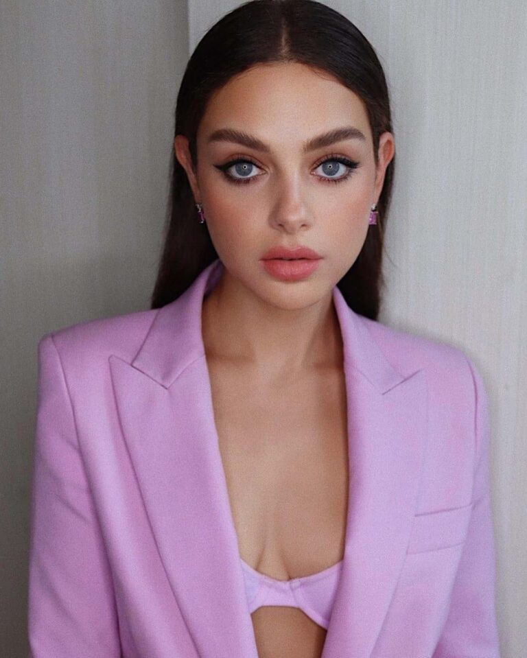 Odeya Rush con 24-25 años