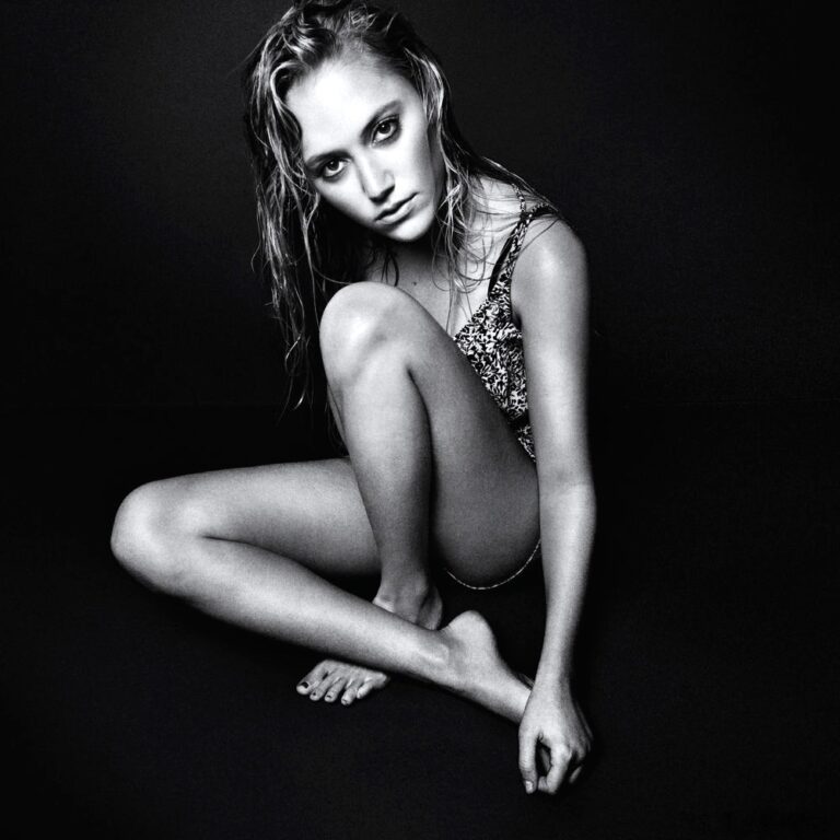 Maika Monroe-72257
