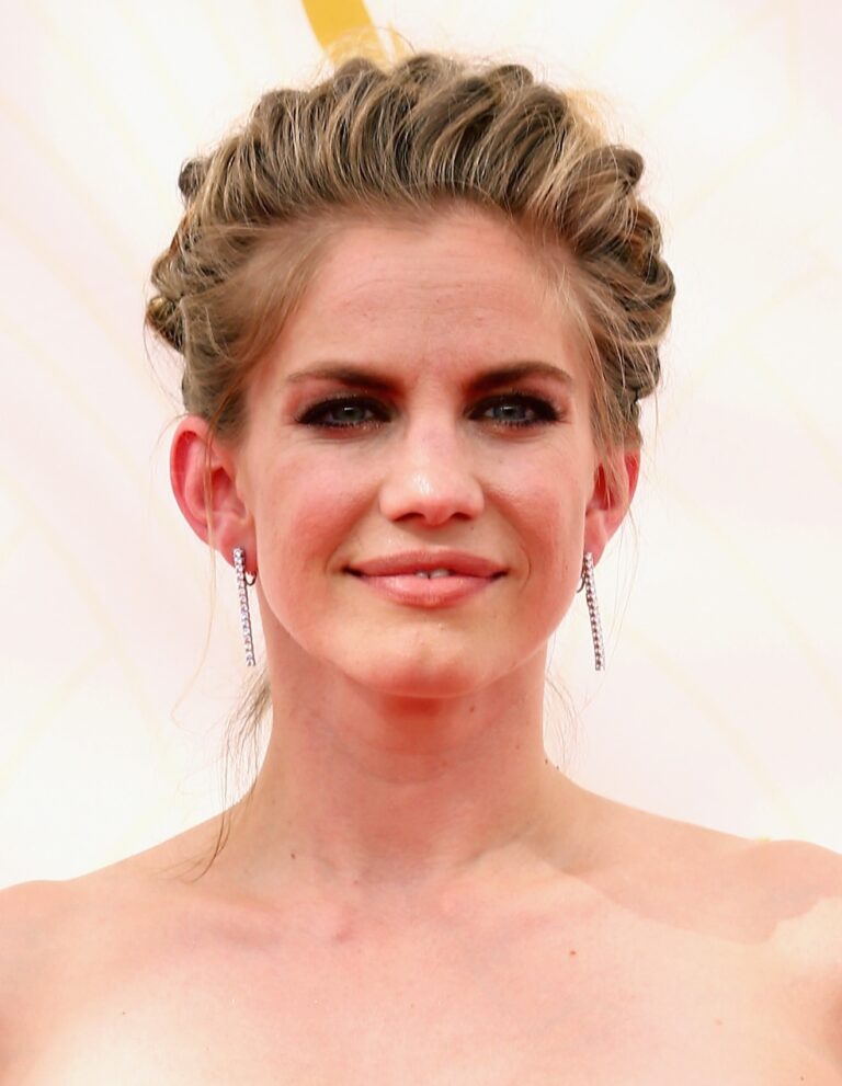 Anna Chlumsky con 34-35 años