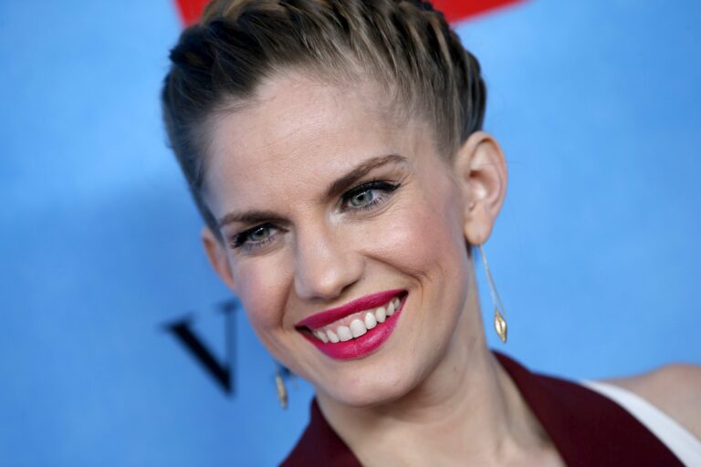 Anna Chlumsky-72789