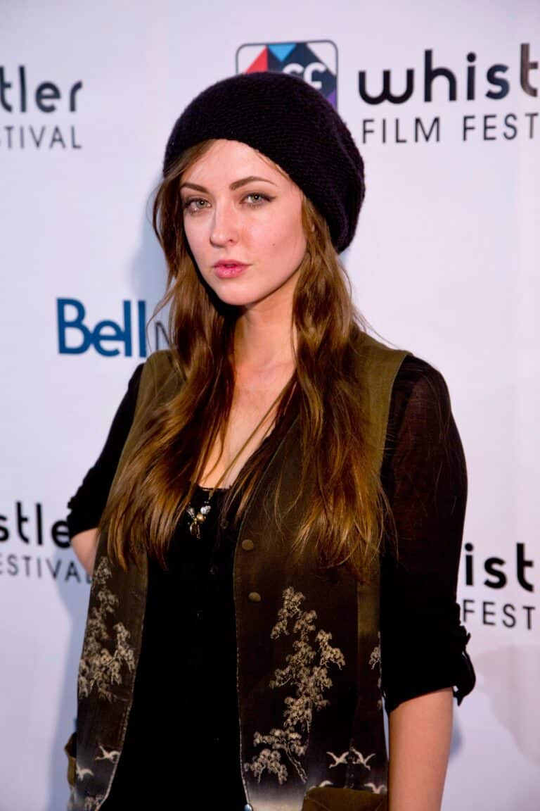 Katharine Isabelle-73558
