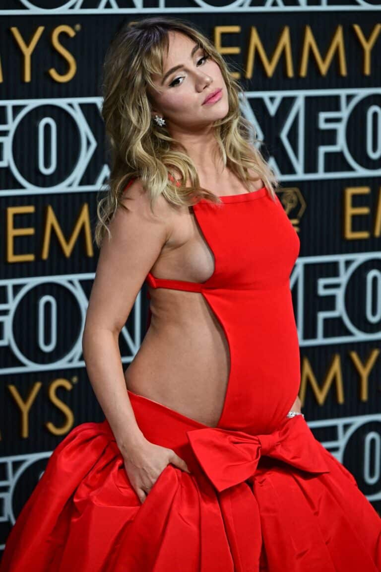 Suki Waterhouse-73698