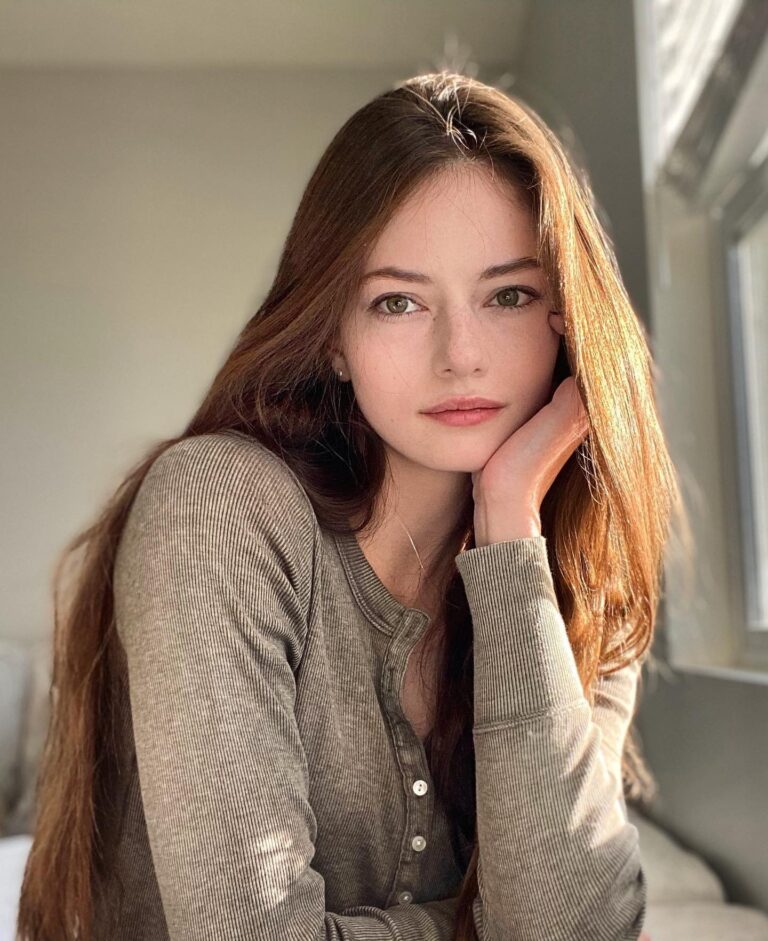 Mackenzie Foy con 20-21 años