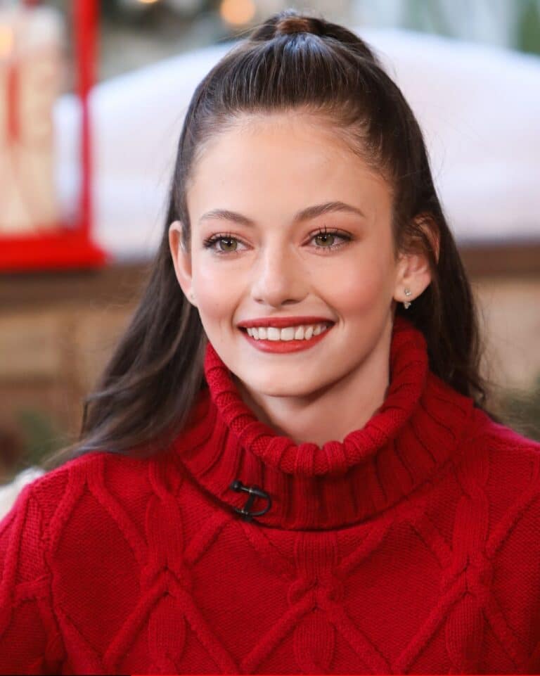 Mackenzie Foy con 19-20 años