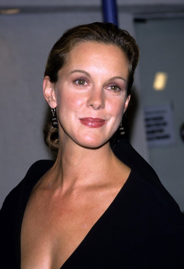 Elizabeth Perkins-75039