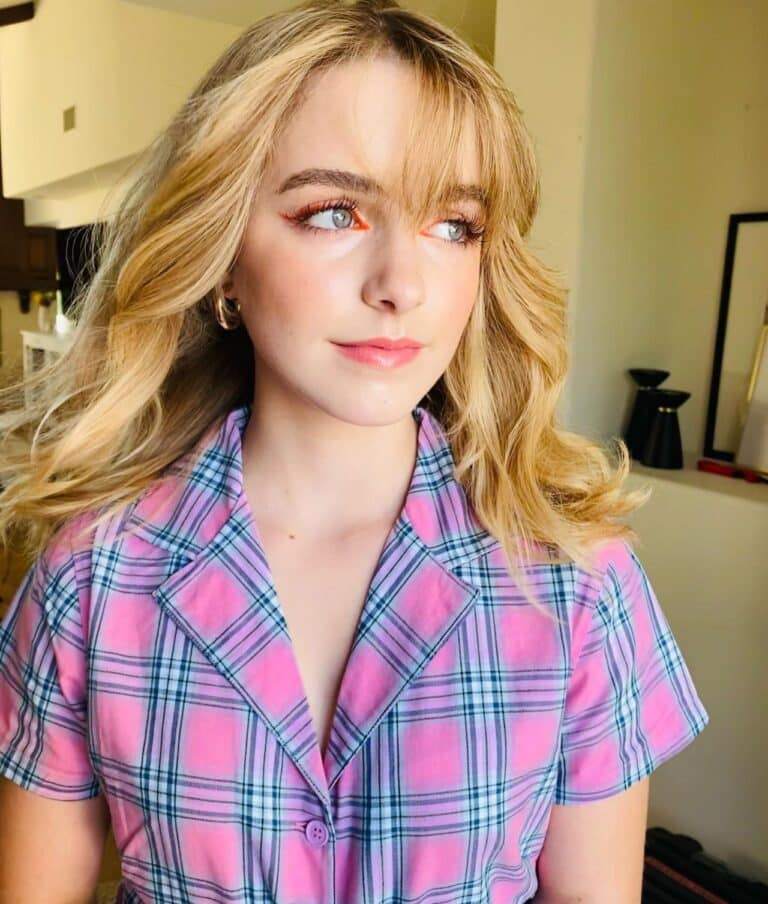 Mckenna Grace con 14-15 años