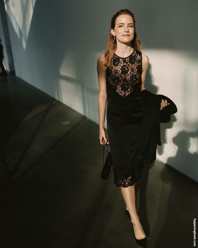 Willa Fitzgerald-76393