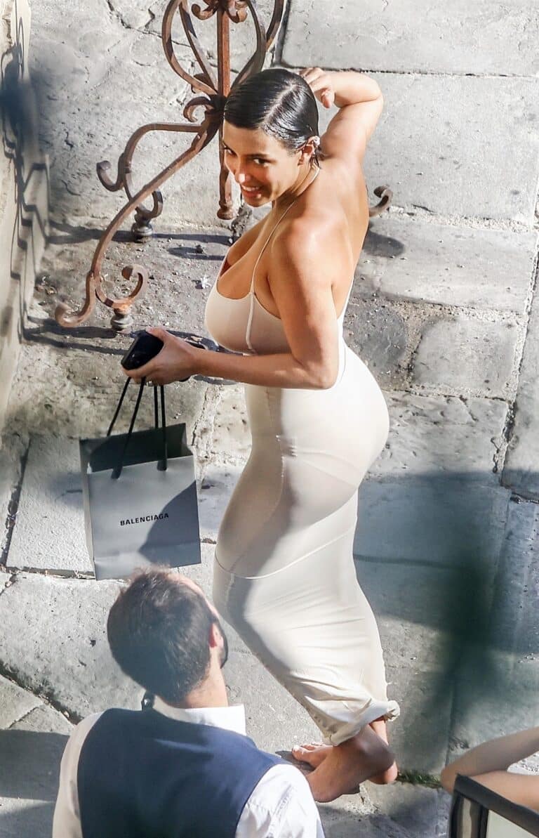 Bianca Censori-76414