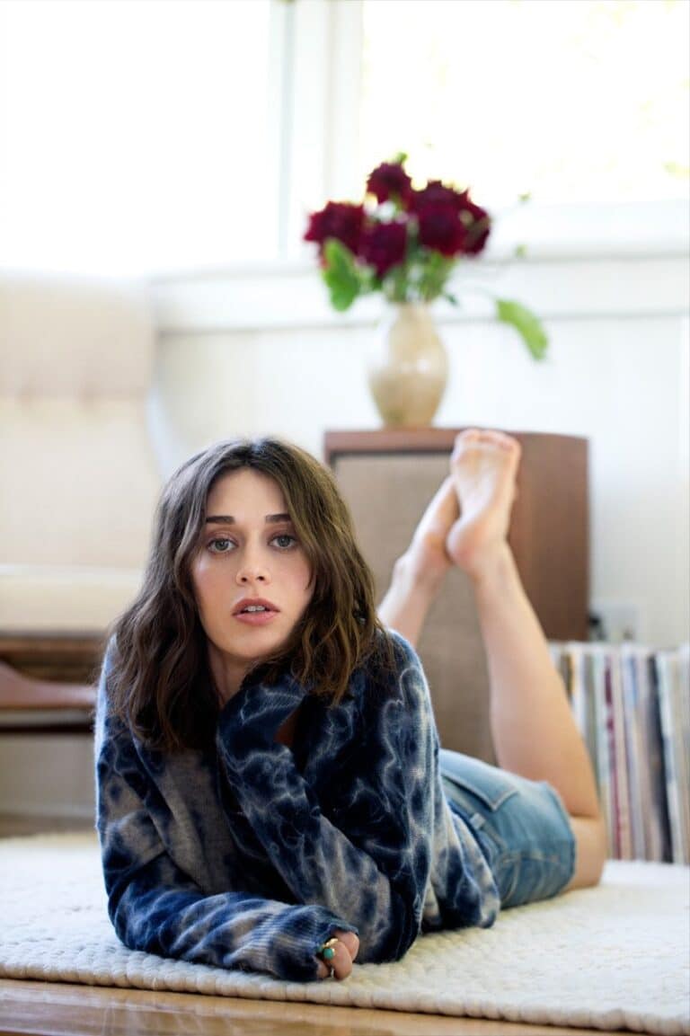 Lizzy Caplan-76563