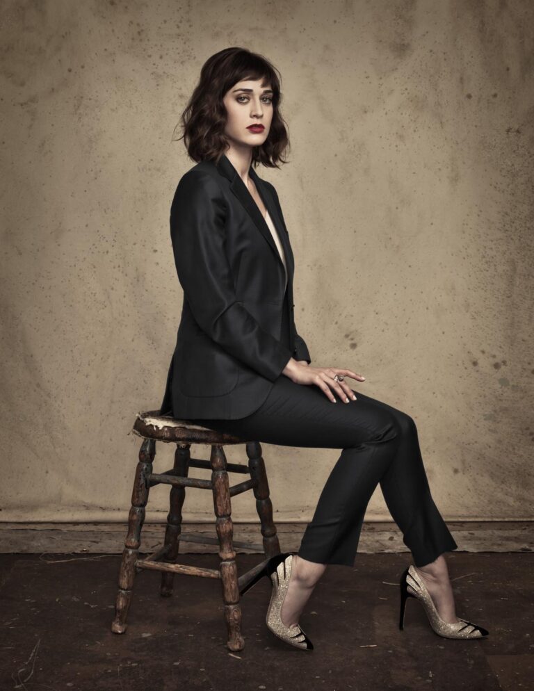 Lizzy Caplan-76575