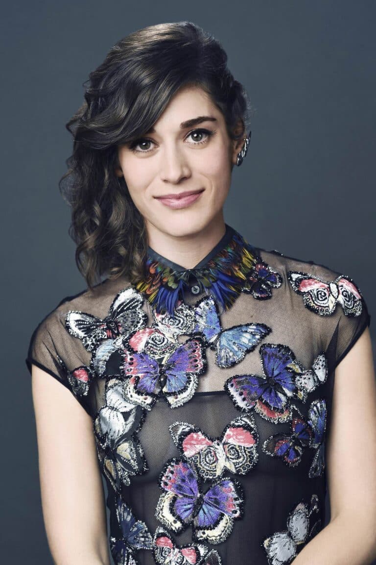 Lizzy Caplan-76589