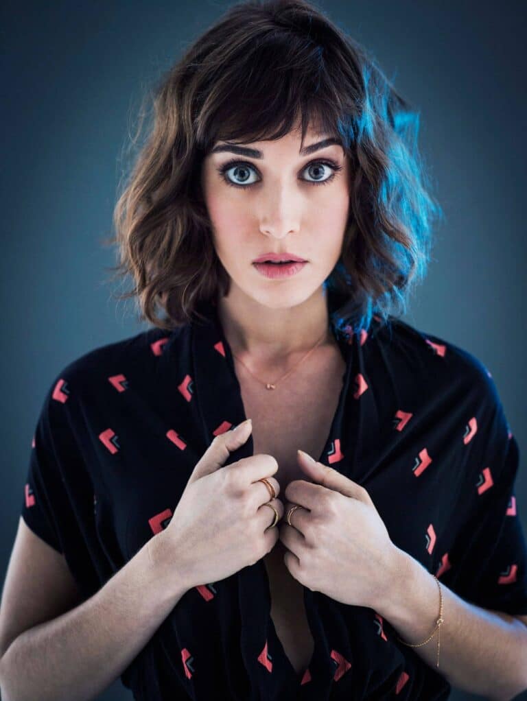 Lizzy Caplan-76601