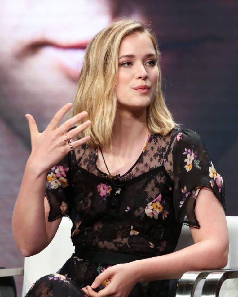 Elizabeth Lail-76890