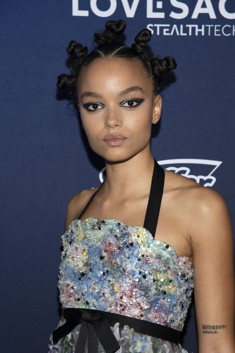 Whitney Peak con 18-19 años