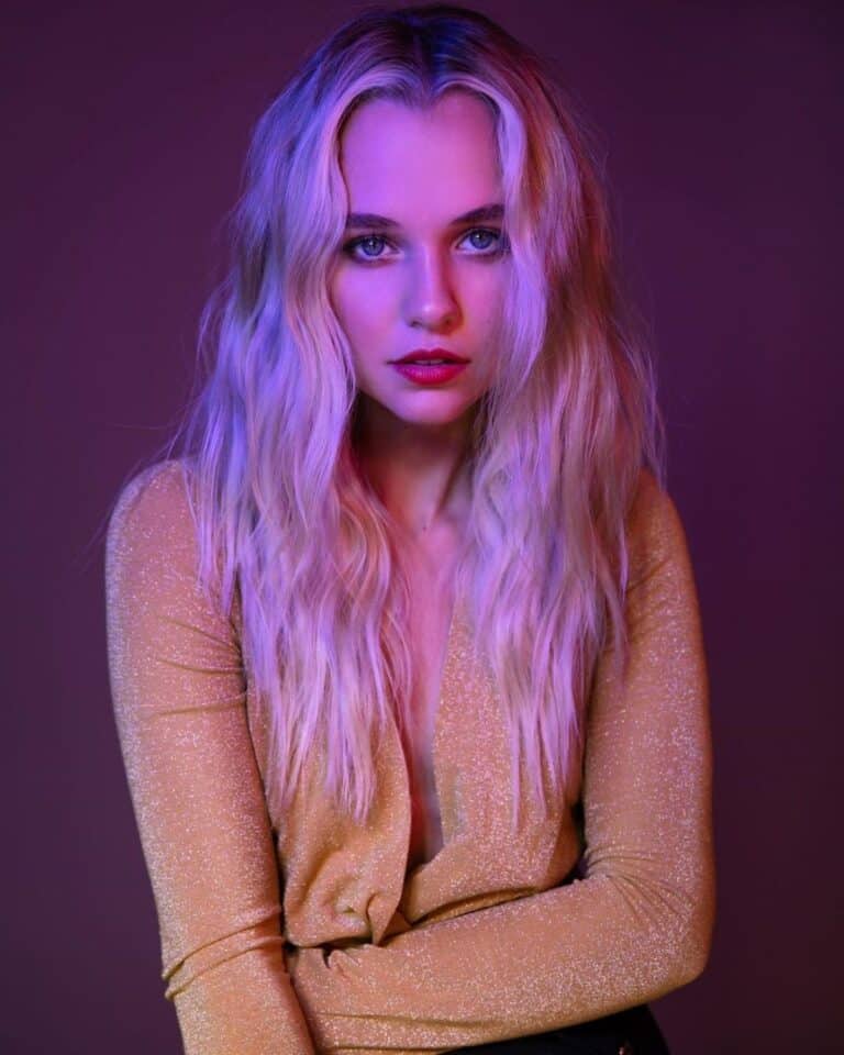 Madison Iseman con 21-22 años