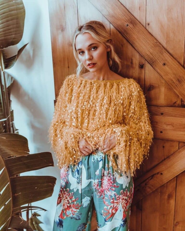 Madison Iseman con 21-22 años