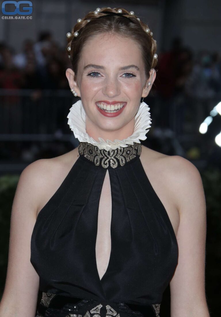 Maya Hawke con 19-20 años