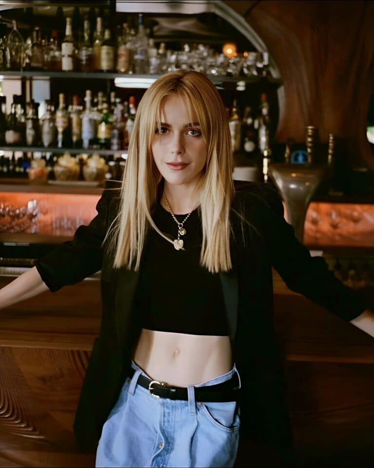 Kiernan Shipka-79592