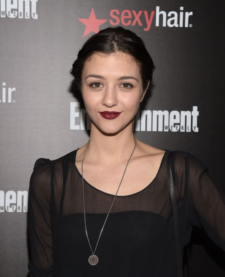 Katie Findlay-80324