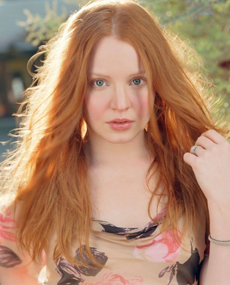 Lauren Ambrose-80360