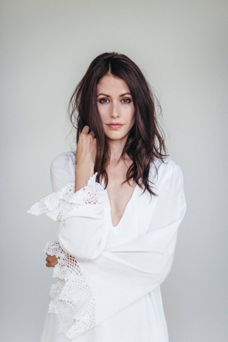 Amanda Crew-80414