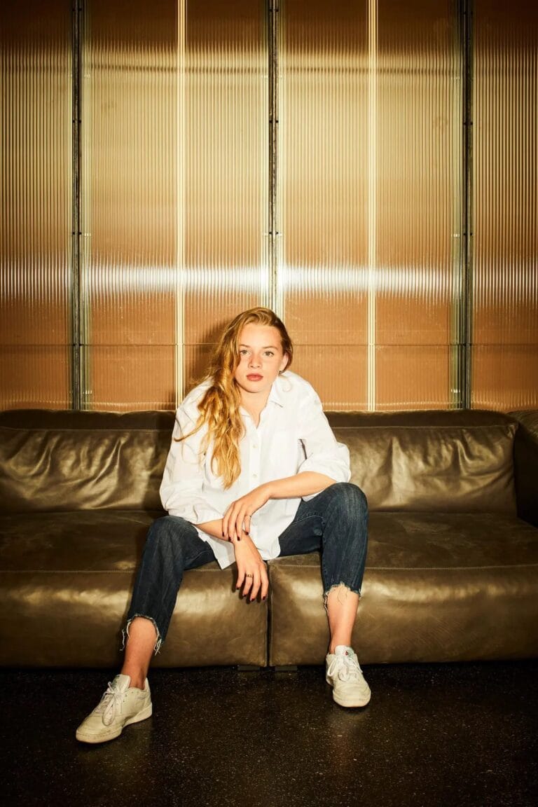 Luna Wedler-82158