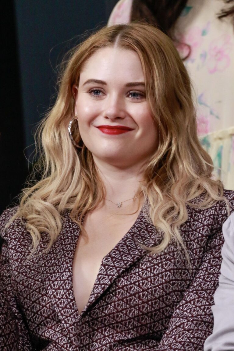 Virginia Gardner con 23-24 años