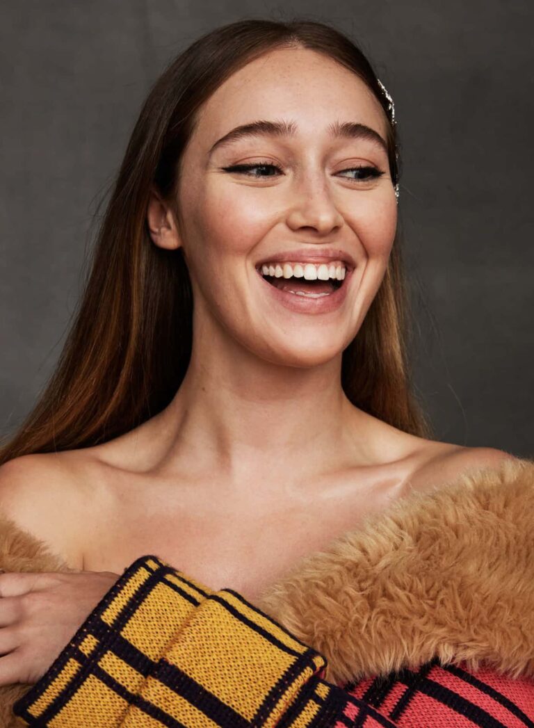 Alycia Debnam-Carey con 23-24 años