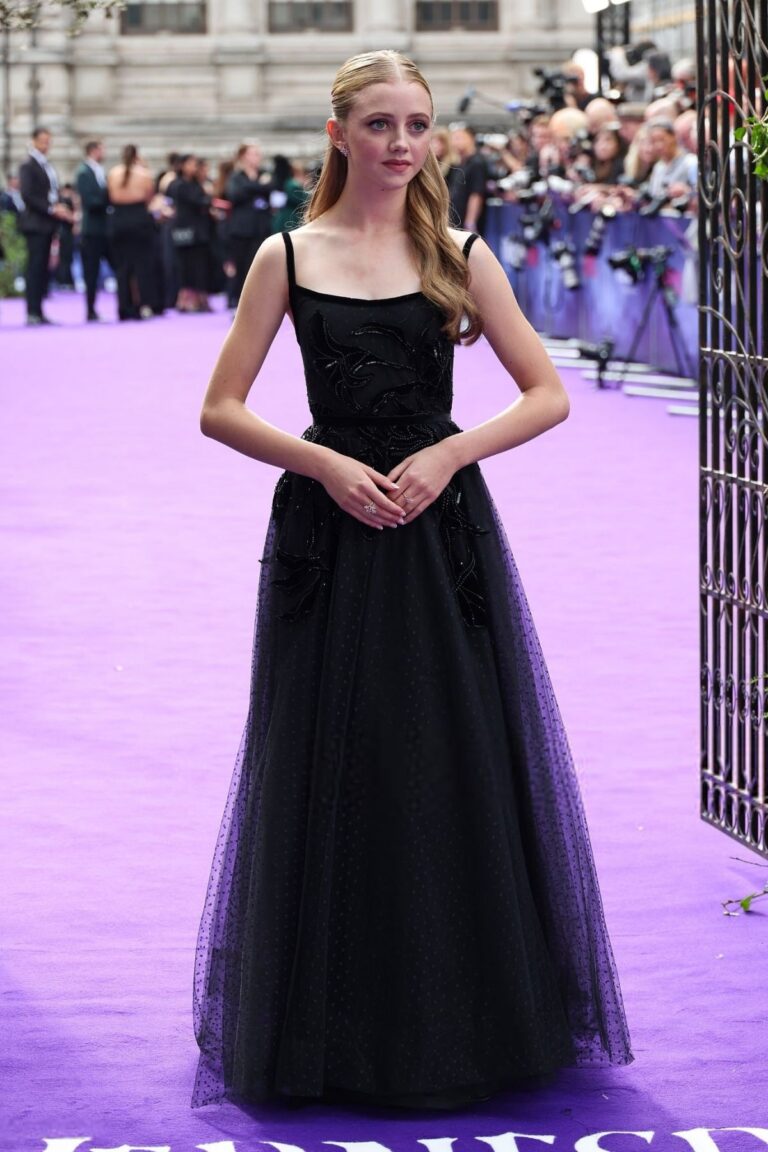 Evie Templeton con 16-17 años