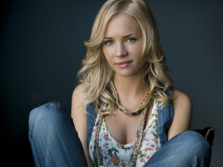 Britt Robertson-88752