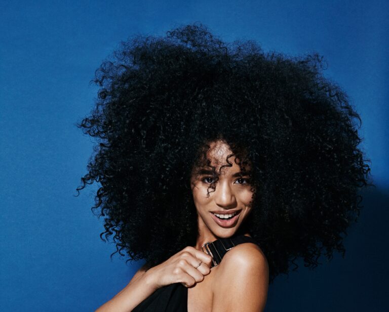 Jasmin Savoy Brown con 22-23 años